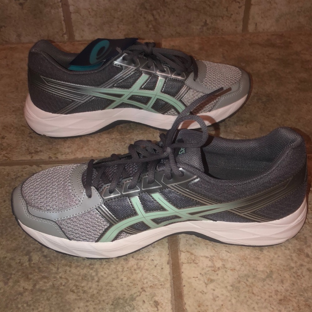BRAND NEW ASICS TENNIS SHOES!